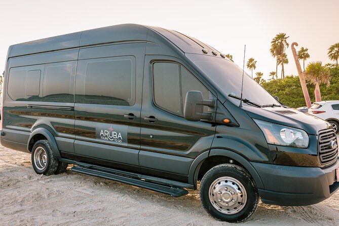 VIP private Airport Transfer roundtrip - A 30-minute start to your Aruba holiday