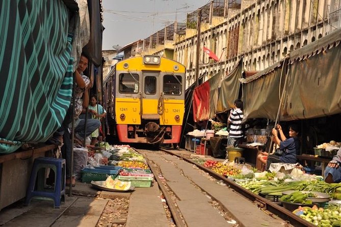 VIP Private Tour Damnoen Saduak+ Amphawa + Mae Klong Railway - Amphawa after the heat of the day