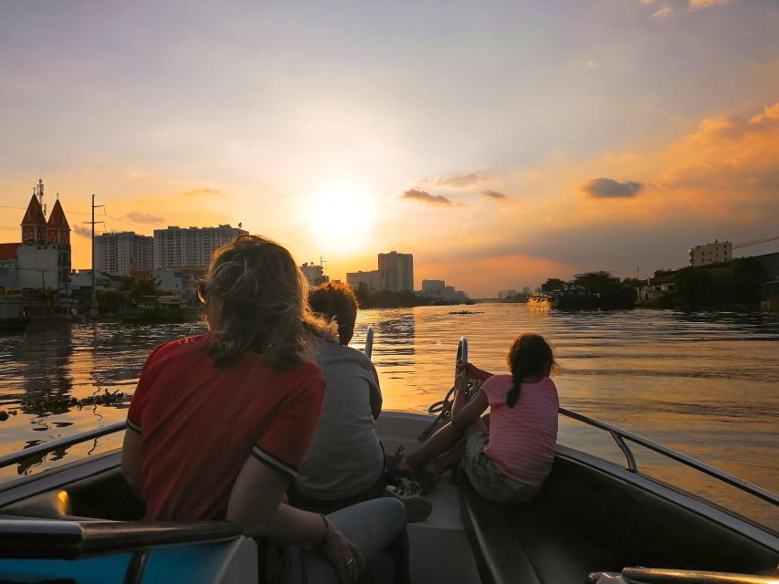 VIP Tour Enjoy Romantic Sunset by Speed Boat Free Cocktail - Is $76 a fair price?