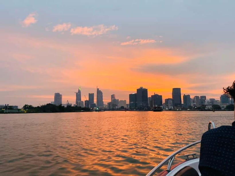 VIP Tour Enjoy Romantic Sunset by Speed Boat Free Cocktail - Who will enjoy this river evening most?