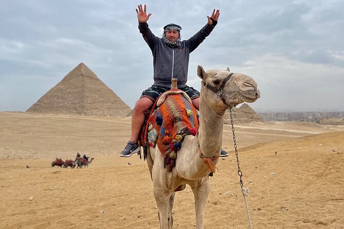 Vip Tour Giza pyramids, sphinx with Camel Ride and Vip lunch - Why the guide changes the visit