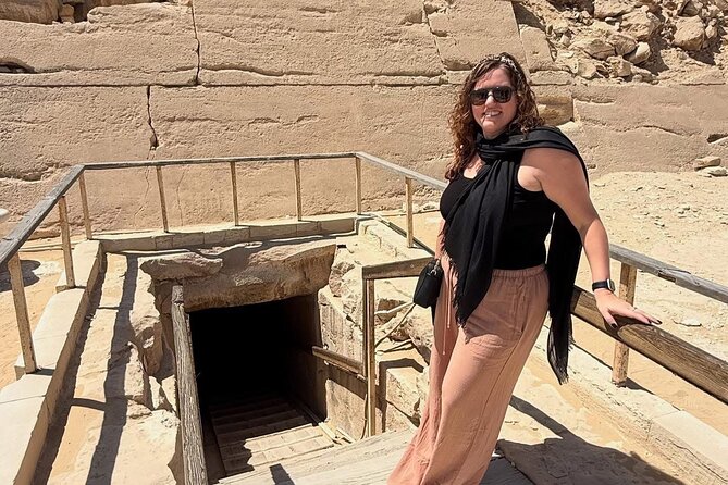 VIP tour of Giza plateau - A camel ride with a nine-pyramid view