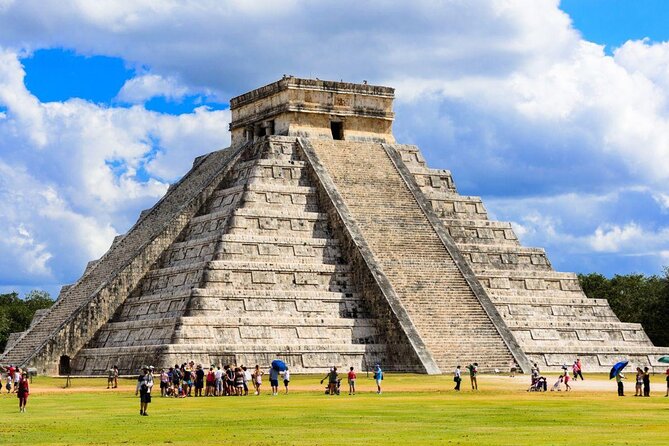 VIP tour to Chichen Itza, Hubiku & Ik Kil. Lunch and transport - The day in brief