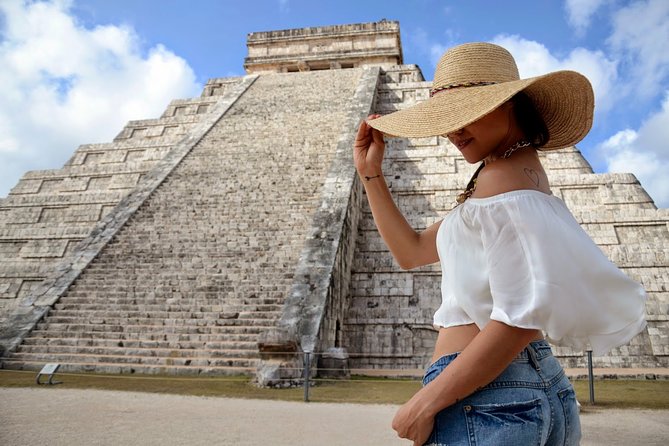 VIP tour to Chichen Itza, Hubiku & Ik Kil. Lunch and transport - Ik Kil, a famous pool with lunch afterward