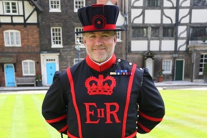 VIP Tower of London and Crown Jewels Tour with Private Beefeater Meet & Greet - Guides make the biggest difference