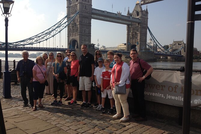 VIP Tower of London and Crown Jewels Tour with Private Beefeater Meet & Greet - Group size and the private-tour confusion