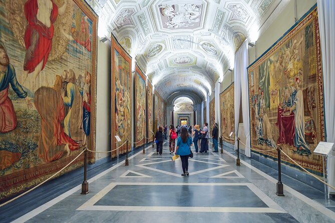 VIP Vatican, Sistine Chapel & St. Peter's Basilica Guided Tour - Why the Vatican works better with a guide