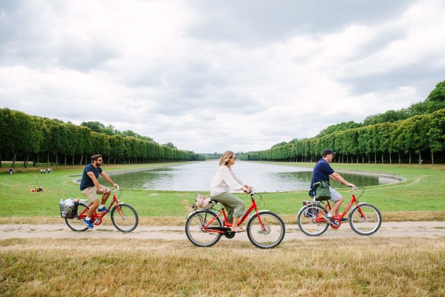VIP Versailles Bike Tour & Kings Apartment Tour - The Grand Canal picnic