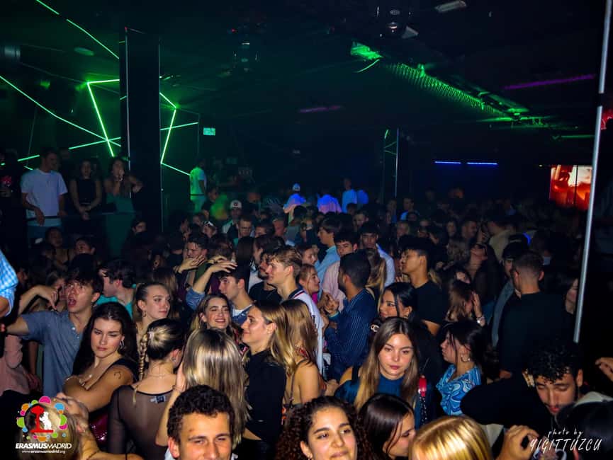 Wild Night Pub Crawl: Free Shots, Games & VIP Club Entry! - Bar stops, games, and the first round