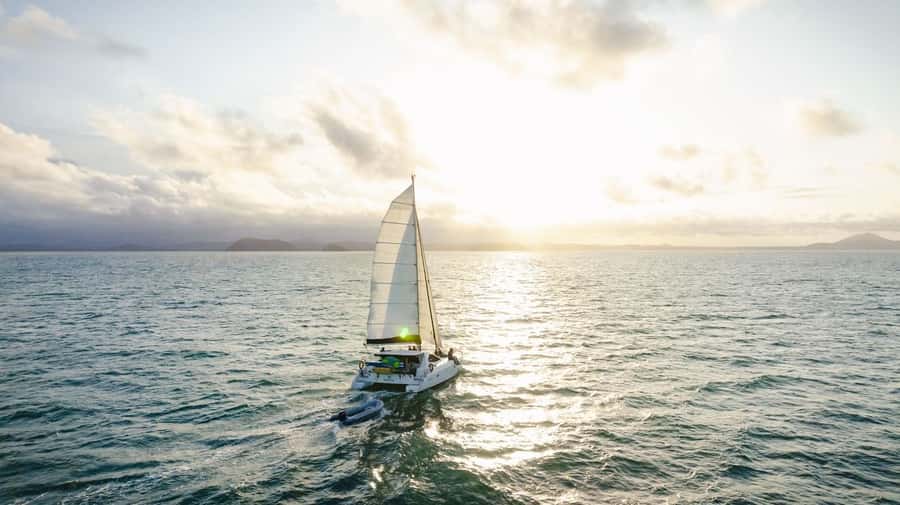 Yeppoon: Great Keppel Island Luxury Sail & Snorkel Day Tour - Sailing the Capricorn Coast on a catamaran